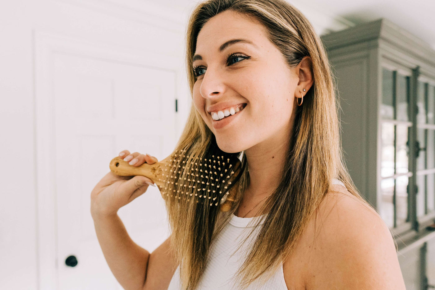 Wooden Hair Brush - Bundle shampoo