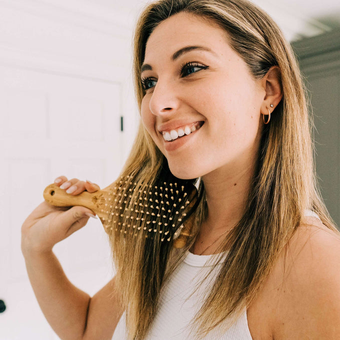 Wooden Hair Brush - Bundle shampoo