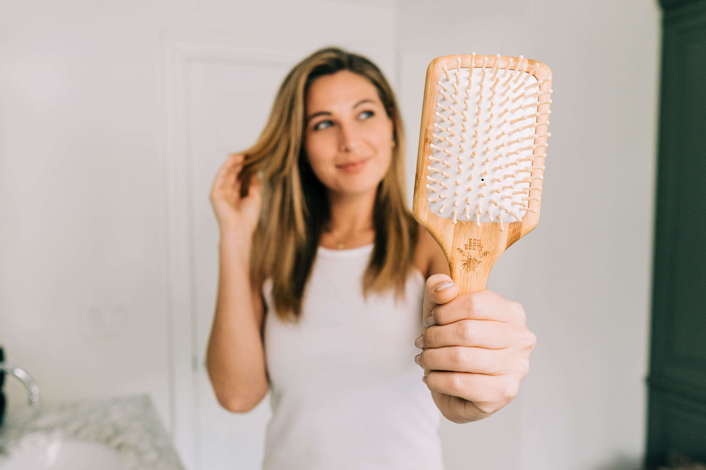 Wooden Hair Brush - Bundle shampoo