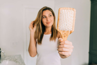 Wooden Hair Brush - Bundle shampoo