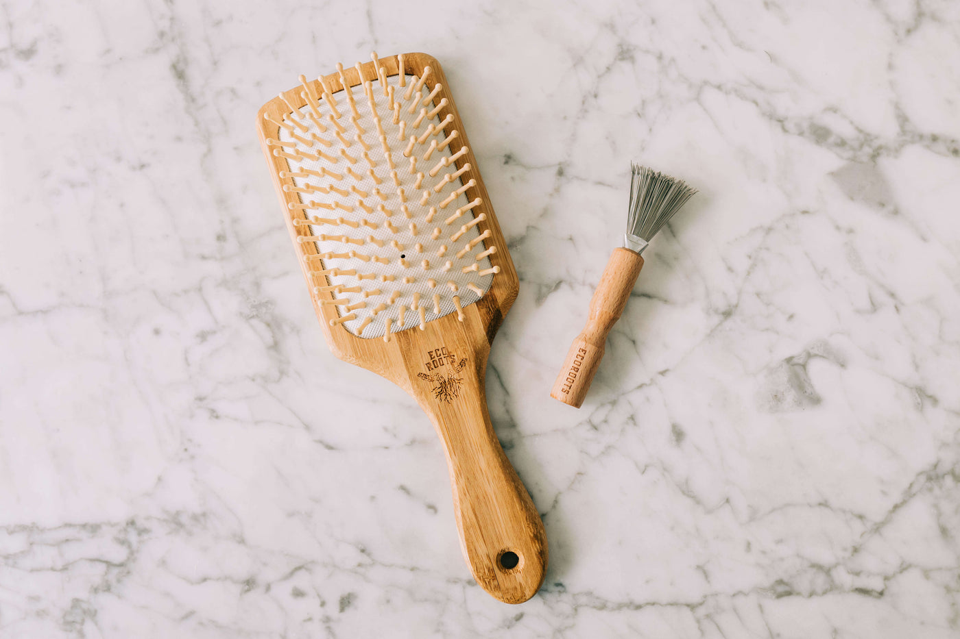 Wooden Hair Brush - Bundle shampoo