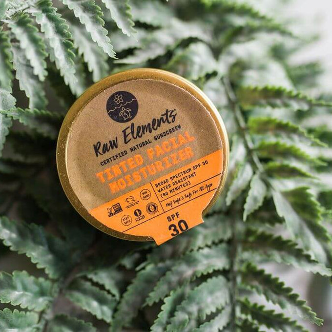 Hidratante facial con color SPF 30+ Reef Safe & Plastic-Free